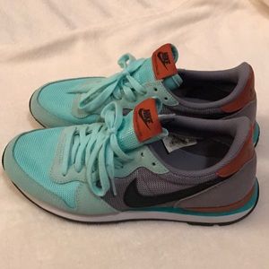 Nike Women's Internationalist Sneaker Size 9